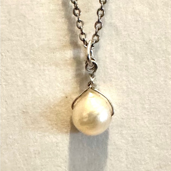 Freshwater Delicate Pearl 5mm on Silver Chain. Shine, Luster beautiful. - Picture 3 of 7